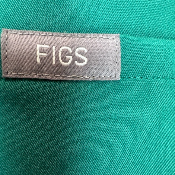 Figs Indocyanine Green Scrub Set- Medium Petite 💚 - Picture 11 of 14